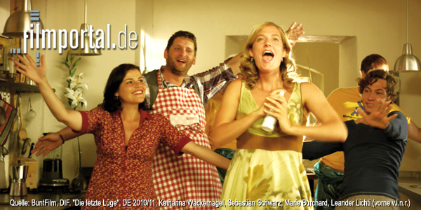 Quelle: BuntFilm, DIF. "Die letzte Lüge", DE 2010/11, Katharina Wackernagel, Sebastian Schwarz, Marie Burchard, Leander Lichti (vorne v.l.n.r.)